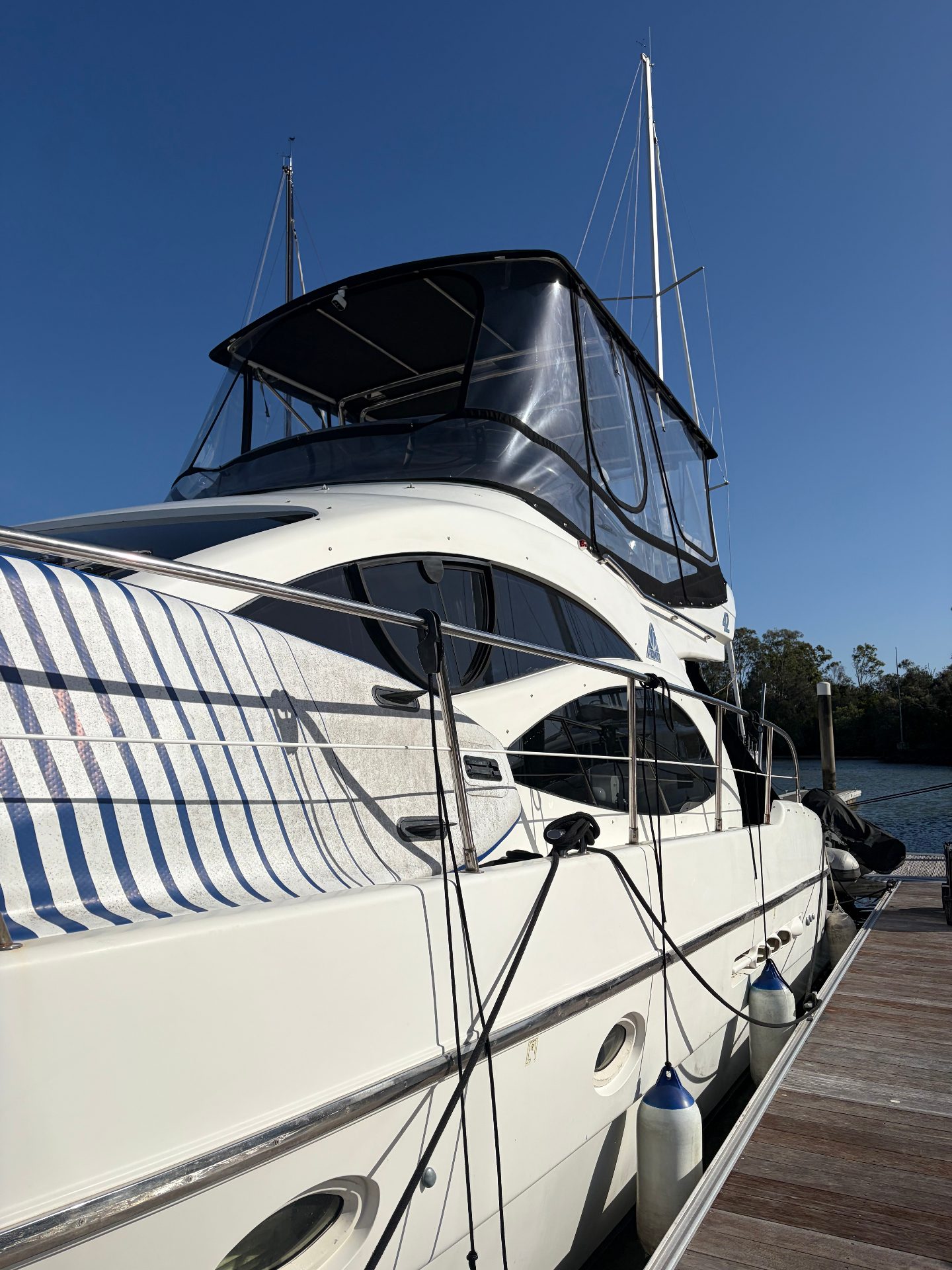Starboard profile of the Azimut 42 dockside